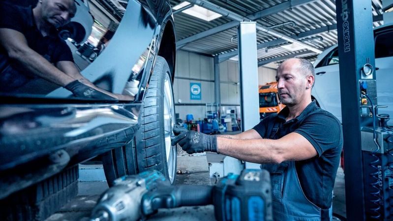 Die Regeln zur Entsorgung von Altreifen werden verschärft. Kfz-Betriebe sollten nur zertifizierte Entsorgungsunternehmen beauftragen, um sicher gehen zu können, dass die Reifen ordnungsgemäß wiederverwertet werden können.(Bild:  ProMotor)