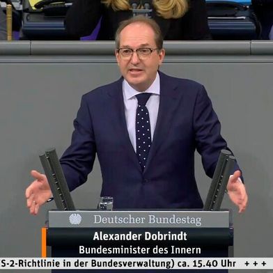 Alexander Dobrindt (CSU), Bundesminister des Innern, vertrat bei der Debatte im Deutschen Bundestag zur Verabschiedung der NIS-2-Richtlinie am 13. November 2025, die Bundesregierung. (Bild: Vogel IT-Medien GmbH)