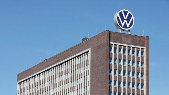Laut IG Metall sollen die Gehälter bei VW bis 2030 eingefroren werden.(Bild:  Volkswagen AG)