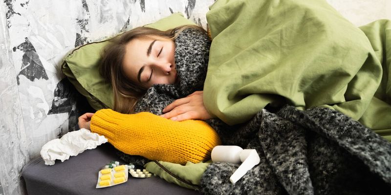 Viele Patientinnen und Patienten leiden bei einer Covid-19-Erkrankung auch unter einer deutlich verringerten körperlichen Leistungsfähigkeit. Eine neue Form der Nahrungsergänzung mit Vitamin B3 könnte diese nun deutlich schneller wiederherstellen.(Bild: ©  Соня Монштейн - stock.adobe.com)