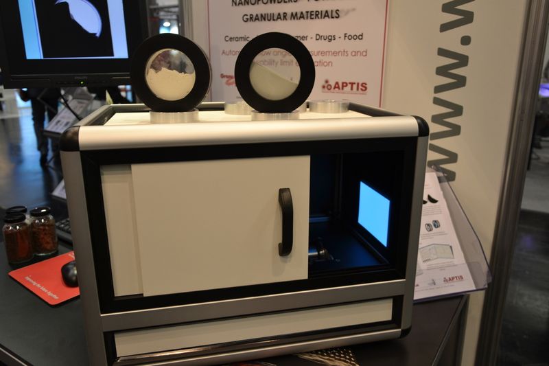 Newcomer Aptis presented a whole range of laboraty devices for the static and dynamic powders analysis.  (Picture: D. Stephan/PROCESS)
