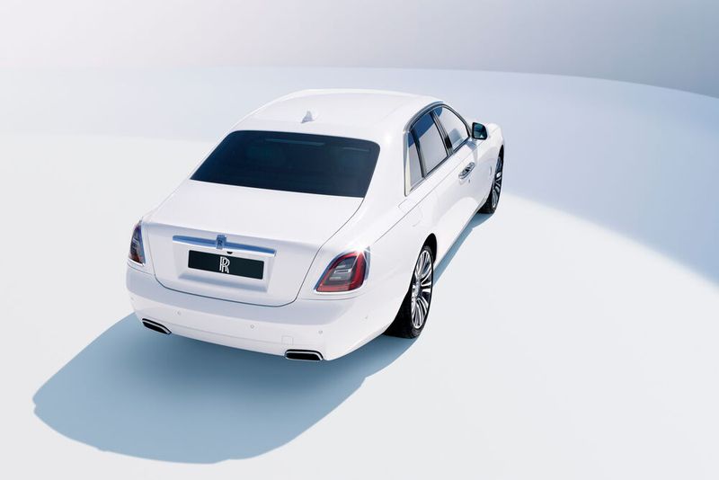 Rund 2,6 Tonnen wiegt der auf 5,55 Meter Länge gewachsene Rolls-Royce Ghost. (Bild: Rolls-Royce)