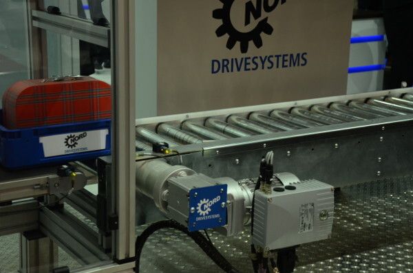 Nord Drivesystems zeigt den Einsatz seiner Antriebe in der Fördertechnik. (Bild: Michel)
