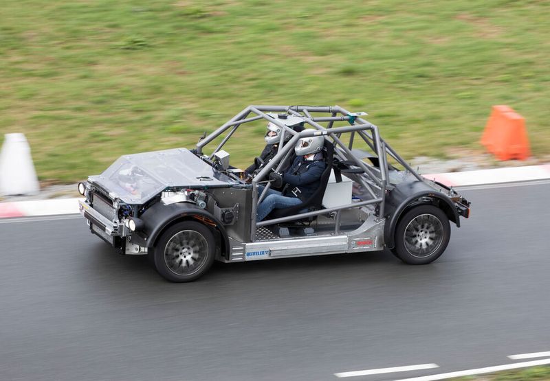 Auf rund 2,5 Tonnen wurde das Rolling Chassis aufgelastet, dennoch bietet es einen sehr spritzigen Antritt. (Bild: Bosch)