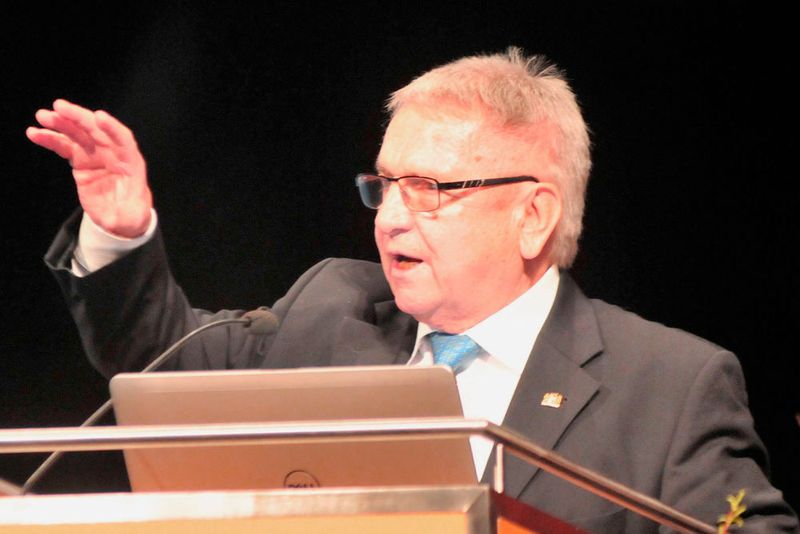 Klaus-Dieter Breitschwert, Präsident Kfz-Gewerbe Bayern, hält die Branche auch im Wandel für stark: „Wir schaffen das, weil wir es können!“ (Zietz)