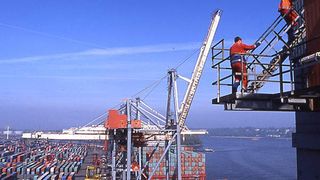 Deutsche Exporteure können mit einer neuen Hermes-Deckung jetzt ihre Akkreditive absichern. Bild: Eurogate (Archiv: Vogel Business Media)