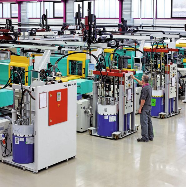 Bild 1 | Silikonverarbeitung: Das Schweizer Präzisionsunternehmen Silcotech gehört seit 2011 zu Trelleborg Sealing Solutions und ist einer der bedeutendsten Verarbeiter von Flüssigsilikon in Europa. (Bild: Trelleborg)