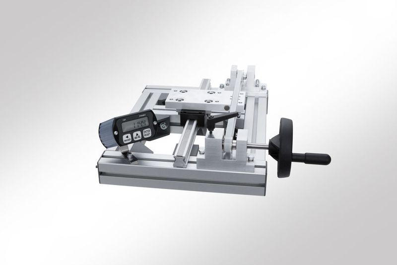 Das Bild zeigt eine lineare Verstellachse mit der Alu-Schienenführung als Führungs- und Messsystem. (Dr. Tretter)
