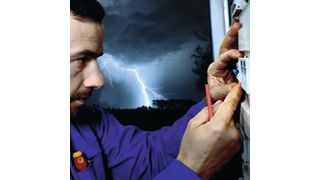 Bild 1: Speziell auf die zu schützende Anwendung abgestimmt – nur so kann ein Typ 1 SPD effektiv vor den Auswirkungen direkter Blitzeinschläge schützen (Bild: Phoenix Contact)