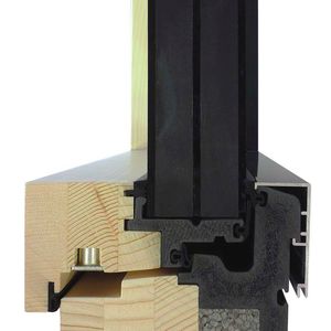 Passivhaus-Fensterrahmen gibt es von SLS jetzt als Multi-Material-Konstruktion: Das zweiteilige Profilsystem aus einem extrudierten PVC-Hartschaum (grau) mit offenporigem Gefüge und durchgehendem Kern aus Neopor wirke thermisch isolierend und leiste einen wichtigen Beitrag zu den insgesamt sehr guten Wärmedämmwerten des neuen Fensters. 