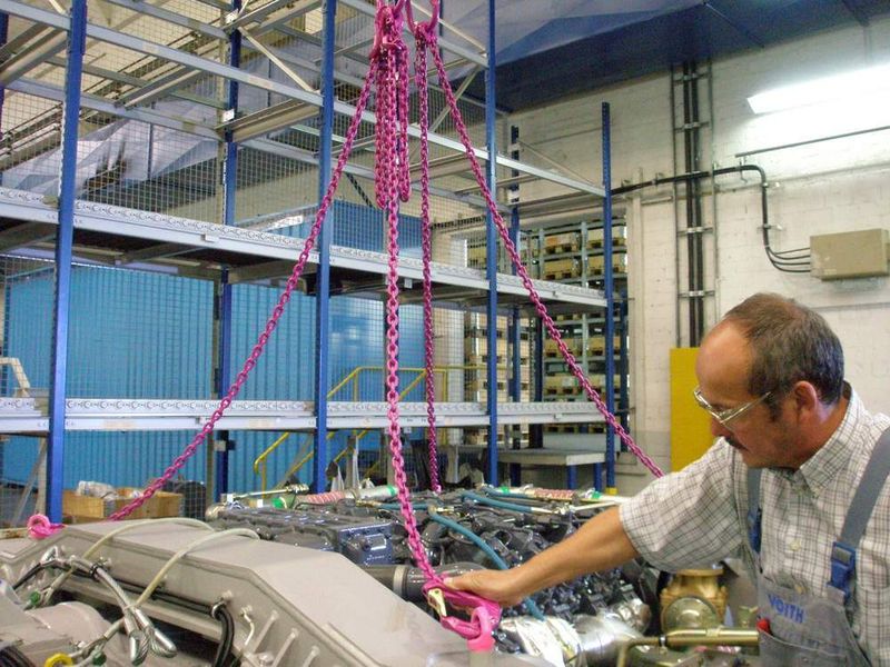 4 Für den Verlader  ... bedeutet der Einsatz von ICE-Zurrketten 45 % Gewichtsersparnis, verbesserte Ergonomie, schnelleres Anbringen und mehr Sicherheit. (Archiv: Vogel Business Media)