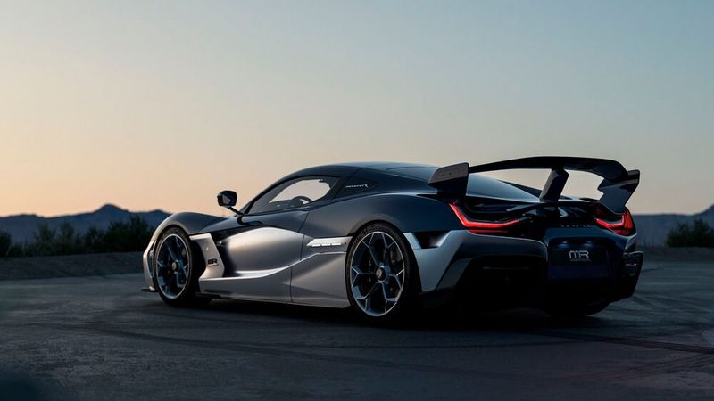 Elektro-Pionier Mate Rimac muss seinen Nevera – immerhin für lange Zeit das stärkste Straßenauto der Welt – mit immer neuen Kleinserien und Editionen interessant machen. (Bild: Rimac)