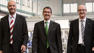 Die dreiköpfige Geschäftsführung, Frank B. Jehle, stellvertretender Vorsitzender, Alfred Weber, Vorsitzender, und Manfred Wolf, Automobil und Industrie, (v.l.) sieht Mann+Hummel für die Zukunft gut aufgestellt. (Foto: Mann+Hummel)