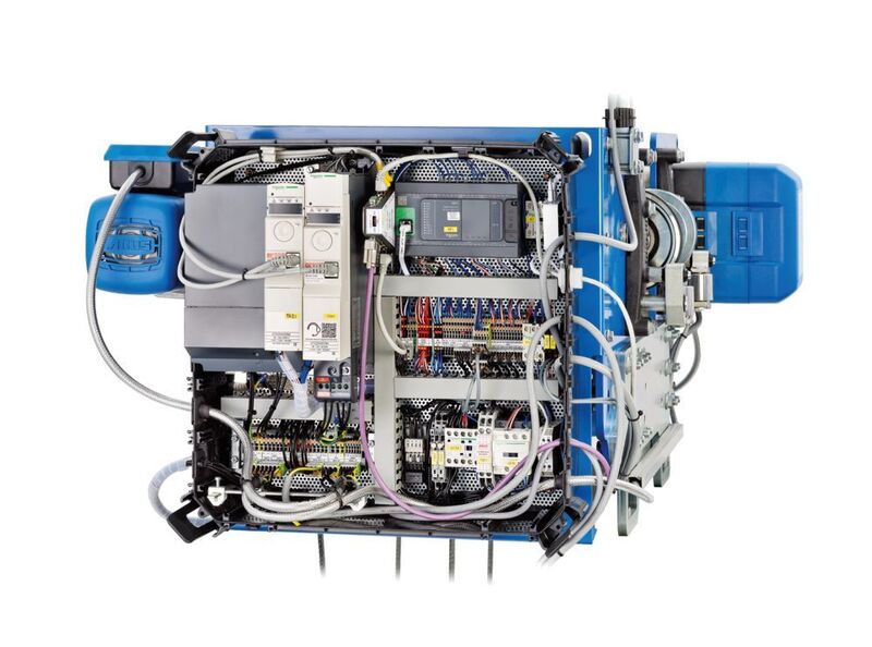 Komponenten wie Frequenzumrichter, SPS und CAN-Verteiler sind modular aufgebaut und angeschlossen. So ist ein kostenoptimierter Austausch vor Ort möglich. (Abus)