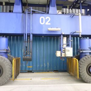 Ein RTG im Hafen Buenaventura vor ...