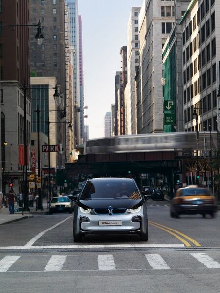 BMW wird Ende 2013 mit dem BMW i3 ihr erstes Serienfahrzeug auf den Markt bringen, das von Grund auf für den Elektrobetrieb entwickelt wurde. (Bild: BMW)