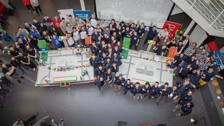 Les 21 équipes en lice à la Coupe suisse de robotique - « SwissEurobot Open » - dont neufs équipes étrangères, cinq de Belgique, deux de France et une équipe d’Allemagne. (Steve Plattner)