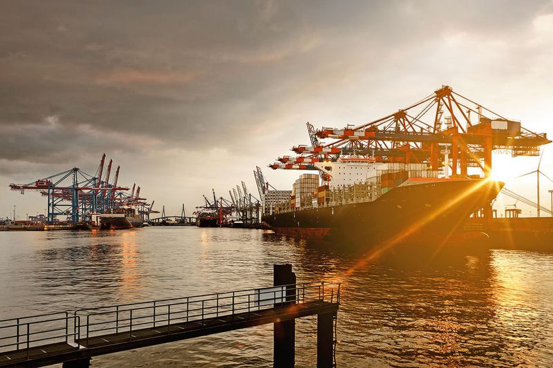 Das Ende der Iran-Sanktionen weckt neue Wachstumserwartungen – die deutsche Industrie ist überwiegend optimistisch. (© lassedesignen - Fotolia)
