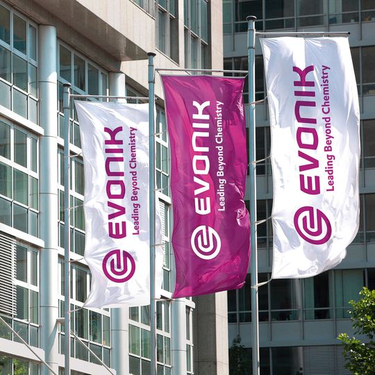 Evonik übergibt das Segment der Superabsorber an Icig.(Bild:  Karsten Bootmann/ Evonik)