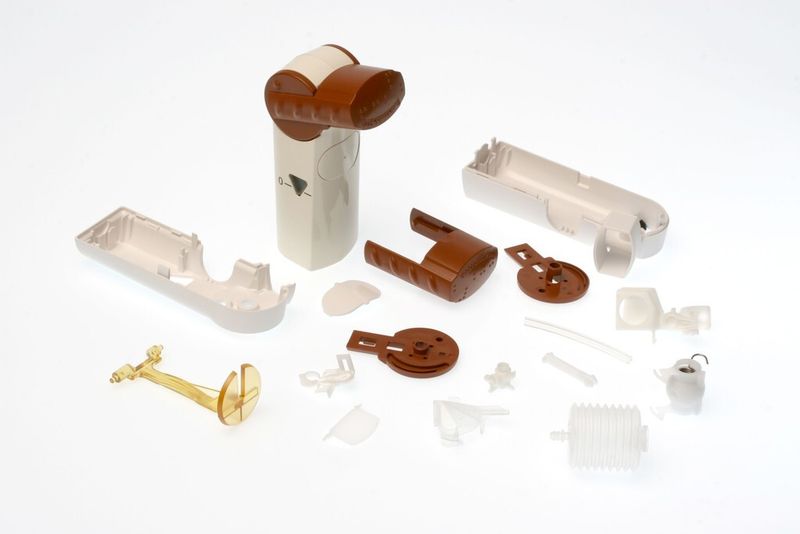 Diese Komponenten für einen atemzugsgesteuerten Trockenpulver-Inhalator hat der Systemlieferant Balda Medical  aus POM- und PBT-Werkstoffen von Ticona fürr AC-Pharma gefertigt. Wie viele Tonnen Kunststoff in der Medizintechnik verwendet werden, ist schwierig zu sagen. (Bild: Ticona)