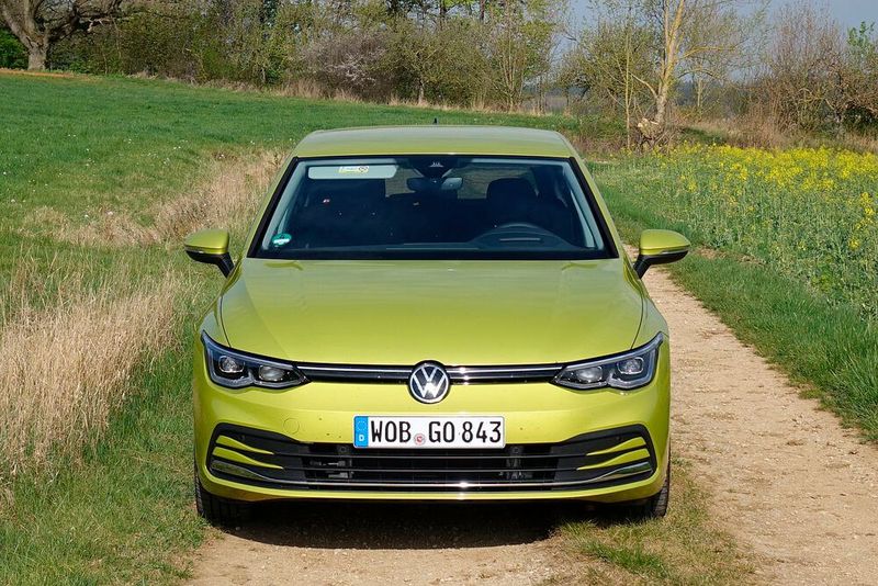 LED-Scheinwerfer haben alle Golf-Varianten. Der Testwagen war zusätzlich mit Matrixlicht ausgestattet. (Bild: Rosenow/»kfz-betrieb«)