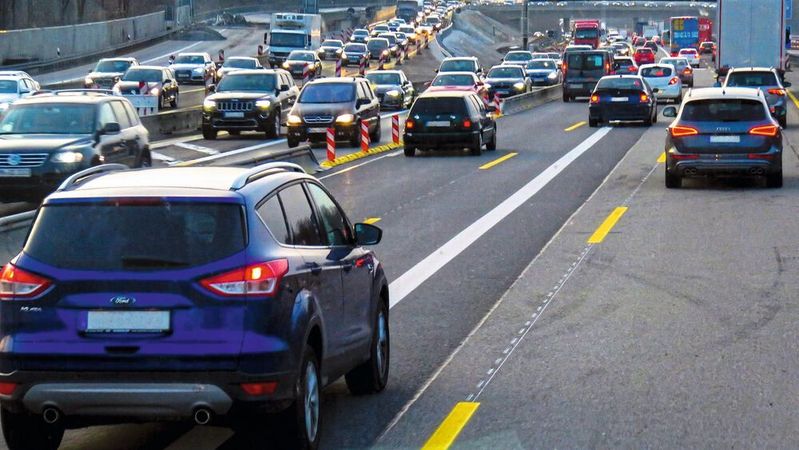 Wenn die Bremslichter nicht funktionieren, gefährdet das die Verkehrsteilnehmer. Vor allem im Stau kann es brenzlig werden.(Bild:  gemeinfrei /  Pixabay)