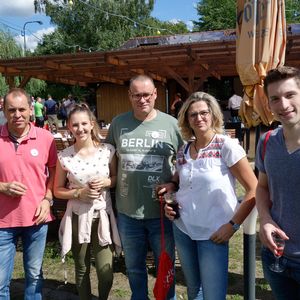 (v. l.) Heinz, Lena, Michael und Michaela Jüngling, mit Philipp Schwöppe, Littlebit(Bild: IT-BUSINESS)