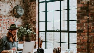 Das Arbeiten von Zuhause hat jede Menge Vorteile. Aber auch die Nachteile dürfen nicht außer Acht gelassen werden. (gemeinfrei)