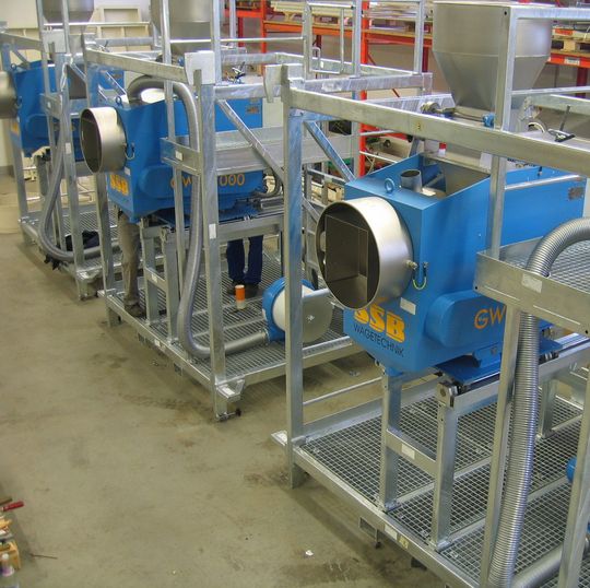 Der Granulatwerfer befüllt LKW-Container mit Kunststoffen, Getreiden und Futtermitteln.(Bild:  SSB Wägetechnik)