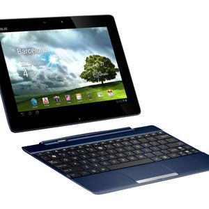 Nur 635 Gramm wiegen die farbenfrohen, neuen Asus-Tablets.