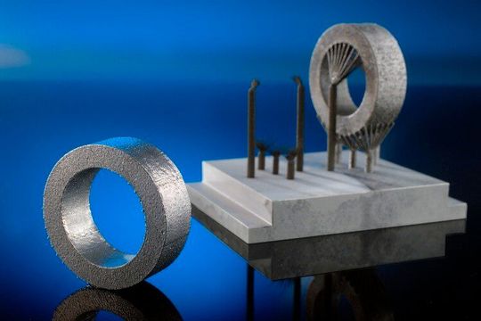 Die EMO Hannover wird im Herbst 2023 dem 3D-Druck in Metall viel Raum geben, heißt es. Mit dabei ist das Fraunhofer-ILT, das diese Bauteile für den Kfz-Sektor im Rahmen des Projekts Idam gefertigt hat. Hier mehr zum Hintergrund von diesem und einem weiteren Projekt.(Bild:  ILT)