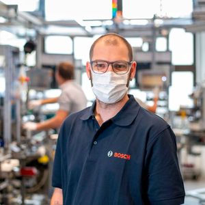 Mund-Nasen-Schutz für Mitarbeiter(Bild:  Bosch)