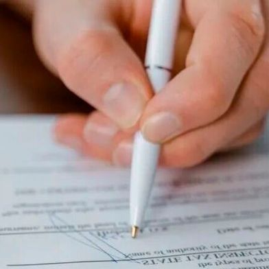 Bitte mehr Gas geben! Die Bürokratie in Deutschland hat überhandgenommen, wie die Industrie klagt. Es wird zwar entbürokratisiert, aber das geht der Industrie viel zu langsam ... (Bild: Bürohengst)