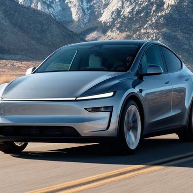Die neue Front des überarbeiteten Tesla Model Y soll den Luftwiderstand senken und auf diese Weise zur höheren Reichweite beitragen. (Bild: Tesla)