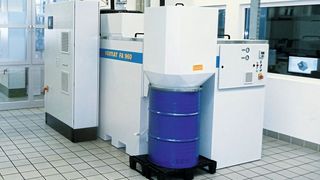 Beim Schleifen von HM- und HSS-Werkzeugen in großindustriellen Dimensionen lohnen sich laut Vomat zentrale Großfilter- beziehungsweise Zentralanlagen zur prozesssicheren Reinigung verschmutzter Schleiföle. (Vomat)