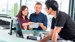 Viele Autohäuser und Werkstätten erfassen von Kunden lediglich die Kontaktdaten und den Namen. (Bild: Timo Volz/ProMotor)