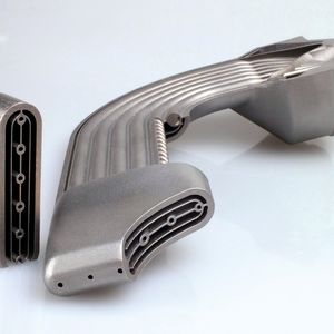 Die Abgassonde wurde inklusive aller strömungstechnisch optimierten Kanäle mit integrierter Kühlfunktion in einem Arbeitsgang durch Laserschmelzen hergestellt.