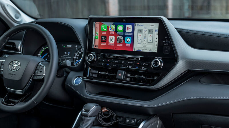 Ähnlich üppig wie das Auto ist auch der Touchscreen dimensioniert. (Toyota)