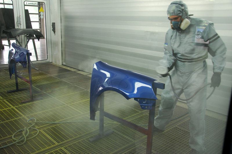 Insbesondere wenn in der Kabine mehrere Einzelteile effizient lackiert werden sollen, müssen die Trockenzeiten auf ein Minimum reduziert werden. (Wenz)