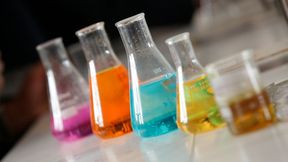 In ihrer Arbeit demonstrieren die Forschenden erstmals ein Sauerstoffübertragungssystem, das durch Licht angetrieben wird und CO2 direkt für die oxidative Spaltung von Alkenen unter Umgebungsbedingungen nutzt. (Bild: frei lizenziert)