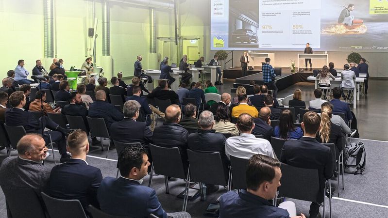 Am 1. März 2023 findet der Deutsche Remarketing Kongress 2023 in Würzburg statt. Das Branchenevent bringt die relevanten Themen für die Gebrauchtwagenbranche auf den Punkt und wartet mit besonderen Extras auf: einer Batterie-Teststrecke und aktivem Gebrauchtwagenzukauf. Am 1. März 2023 findet der Deutsche Remarketing Kongress 2023 in Würzburg statt. Das Branchenevent bringt die relevanten Themen für die Gebrauchtwagenbranche auf den Punkt und wartet mit besonderen Extras auf: einer Batterie-Teststrecke und aktivem Gebrauchtwagenzukauf.