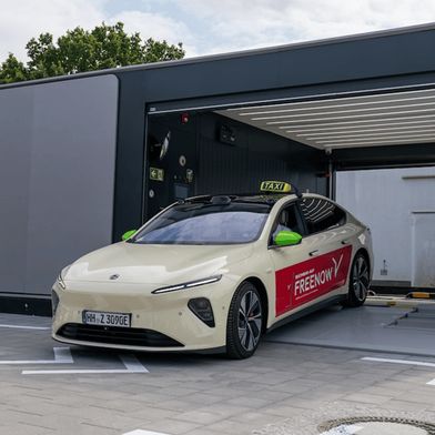 Nio betreibt mehrere Tausend Stationen für einen Batterietausch – gut 20 davon in Deutschland. Global hat sich das Konzept noch nicht durchgesetzt. (Bild: Nio Deutschland)
