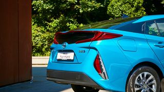 Toyota setzt seit Jahren auf die Hybrid-Technik. Gemeinsam mit Mazda und Denso sollen nun neue Komponenten für Elektroautos entwickelt werden. (Jens Koch/Toyota)