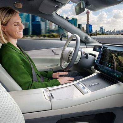 Hands off the wheel, eyes off the road—thanks to Level 3 automated driving, the "driver" can relax or work at the wheel. (Image:Bosch)