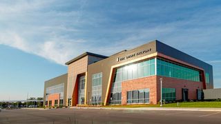 Siemens Digital Industries Software den Bereich „eXplore Live“ in der „Smart Factory @ Wichita“ eröffnet. Dieser Schritt gibt Unternehmen noch mehr Chancen, die Digitalisierung zu beschleunigen oder ihren Bedürfnissen anzupassen. Hier mehr dazu ... (Bild: Siemens AG)