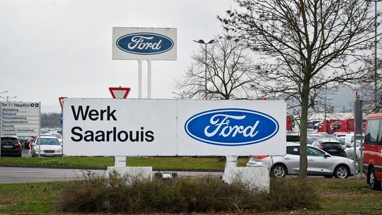 Nach über 55 Jahren Ford-Montage kommt das teilweise Aus für den Standort Saarlouis nun eine Woche früher als geplant. Denn schon am 14. November wird der letzte Wagen das Werk verlassen ...(Bild:  Ford)