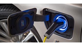 Die Society of Automotive Engineers (SAE) definiert derzeit drei verschiedene Stufen von Ladestationen, die auch als Electric Vehicle Supply Equipment (EVSE) bezeichnet werden. (BMW)