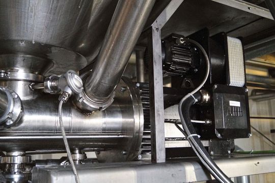 Ein kompakter HDP-Motor ersetzt bei Straub nun den verschleißanfälligen Gleichstrommotor des Homogenisators.(Bild:  ABB)