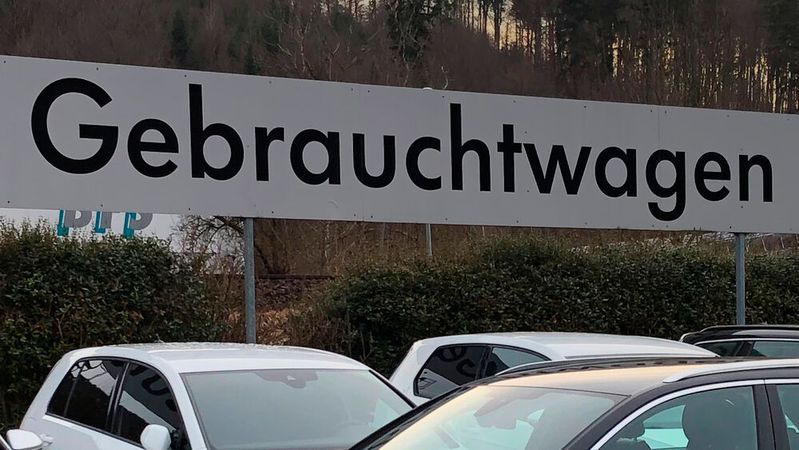 Der Gebrauchtwagenmarkt in Deutschland birgt einige Herausforderungen.(Bild:  Seyerlein/»kfz-betrieb«)