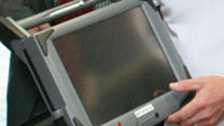 Mitsubishi sponsert ein neues Testgerät für die Fahrzeugelektronik. (Foto: Schulmann)